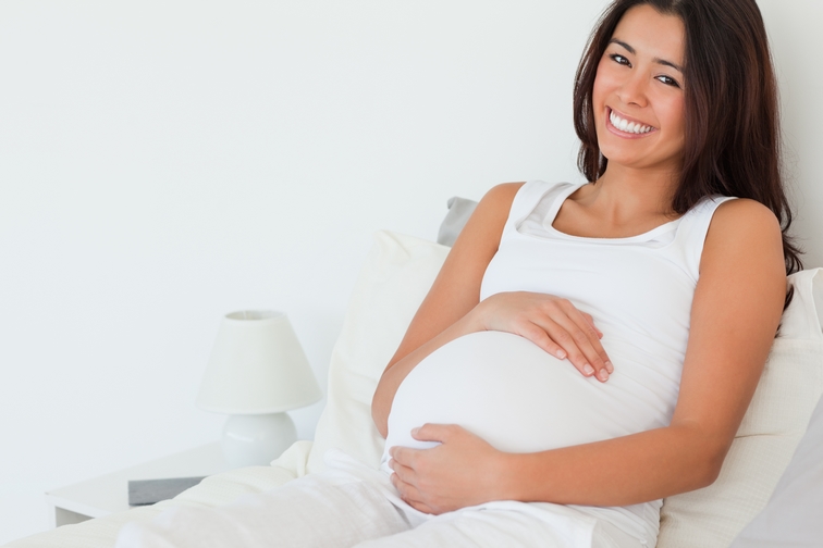 Femme enceinte sourire